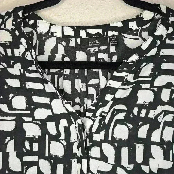 Apt 9 petite medium Poly black & white geometric hidden button business blouse - Picture 2 of 10